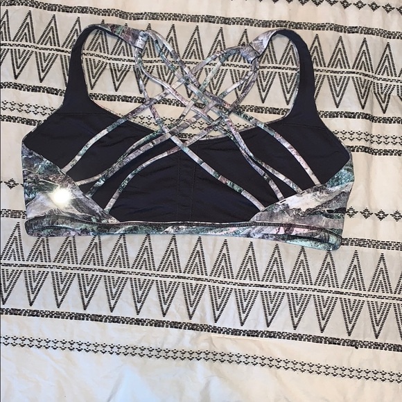 Lululemon free to be bra - Picture 2 of 4